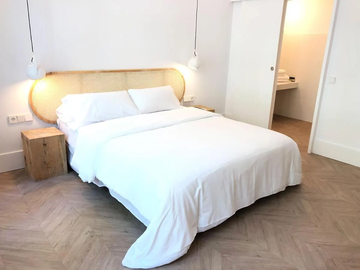 **  Hotel The Mo House Barcelona España